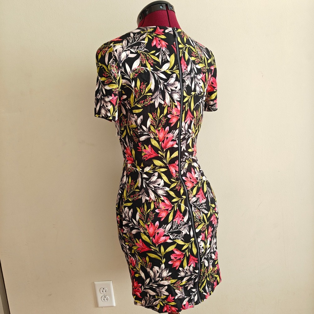 French Connection Floral Mini Dress Black Pink Short Sleeve Pockets Full Zip 4 - Picture 2 of 8